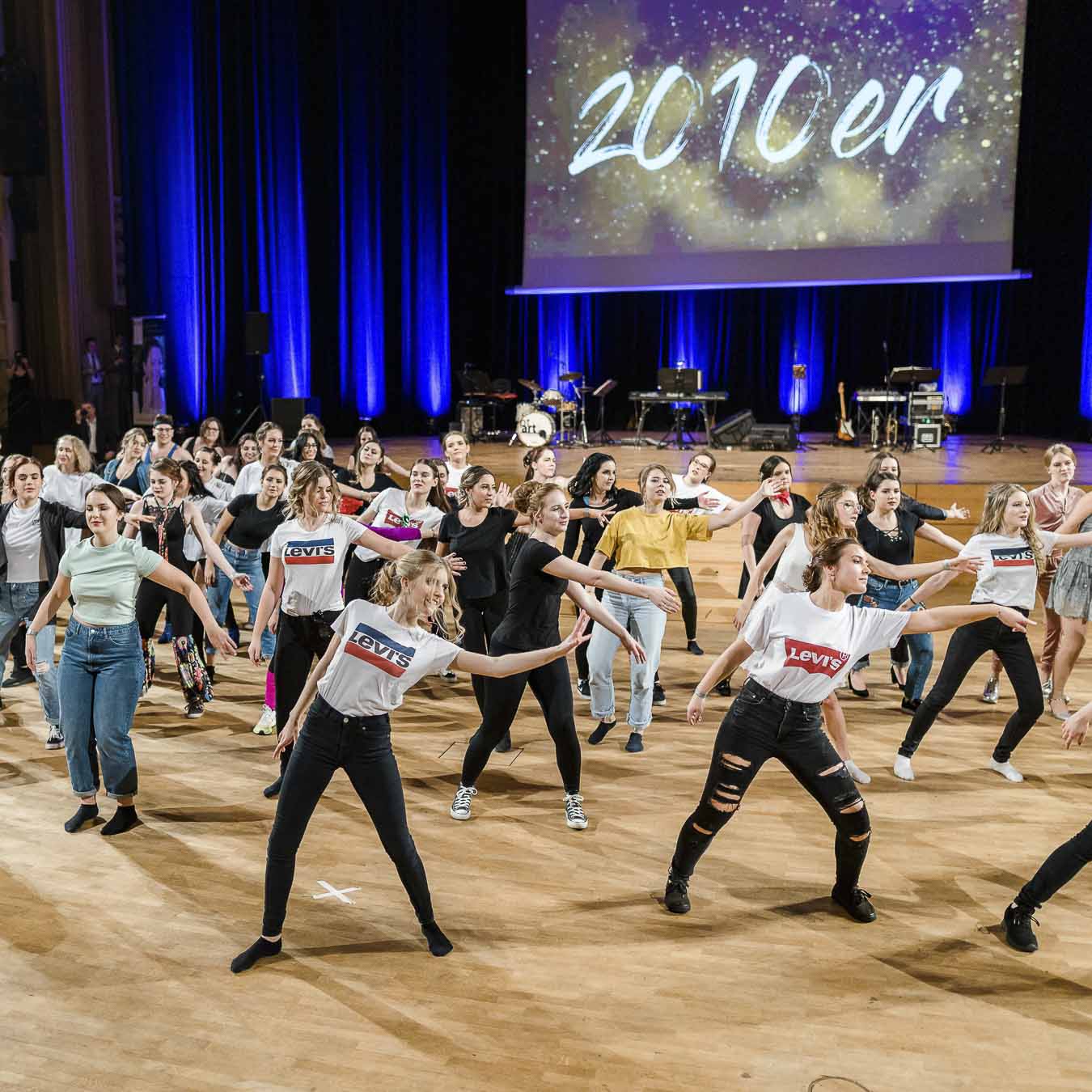 Auftanzen während des Maturaballs